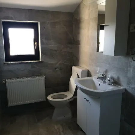Ante Apartment *